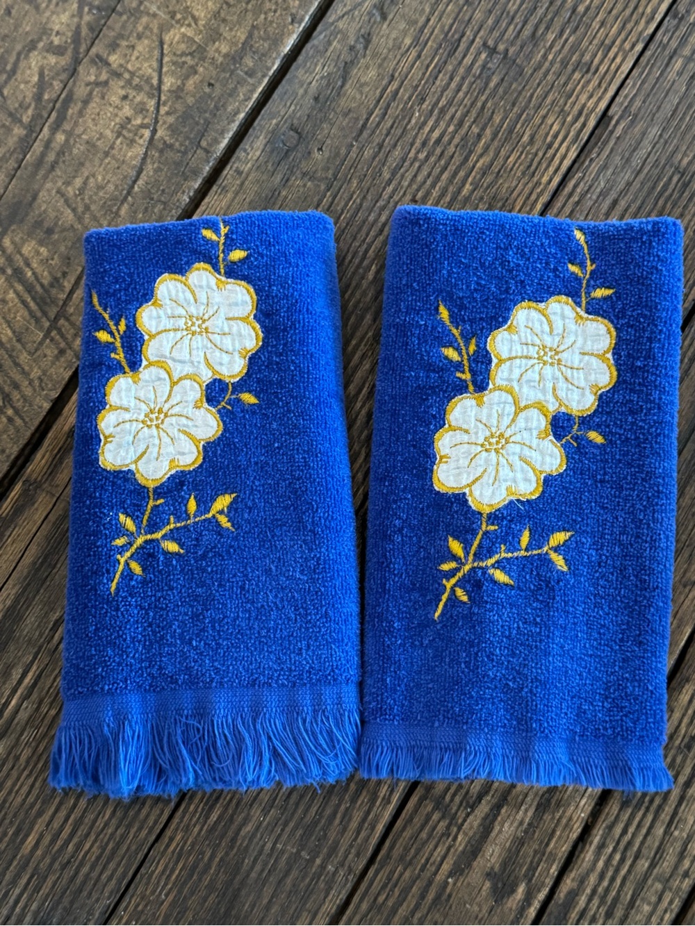 Blue Floral Embroidered Hand Towels - Canon